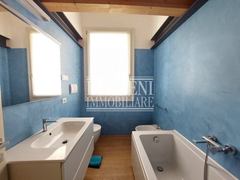 CENTRO STORICO: Nel cuore della città di Vicenza, a due passi dal Teatro Olimpico, sorge questo i...