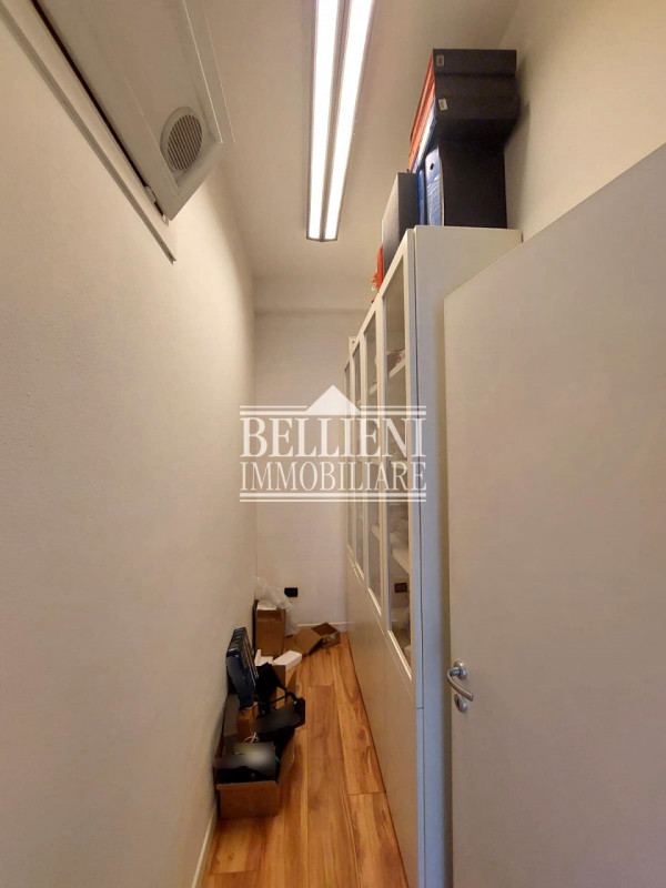 VIA FERMI - in posizione strategica e dalla grande visibilità, proponiamo in locazione un negozio...