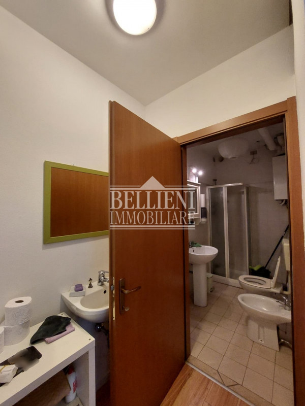 VIA FERMI - in posizione strategica e dalla grande visibilità, proponiamo in locazione un negozio...