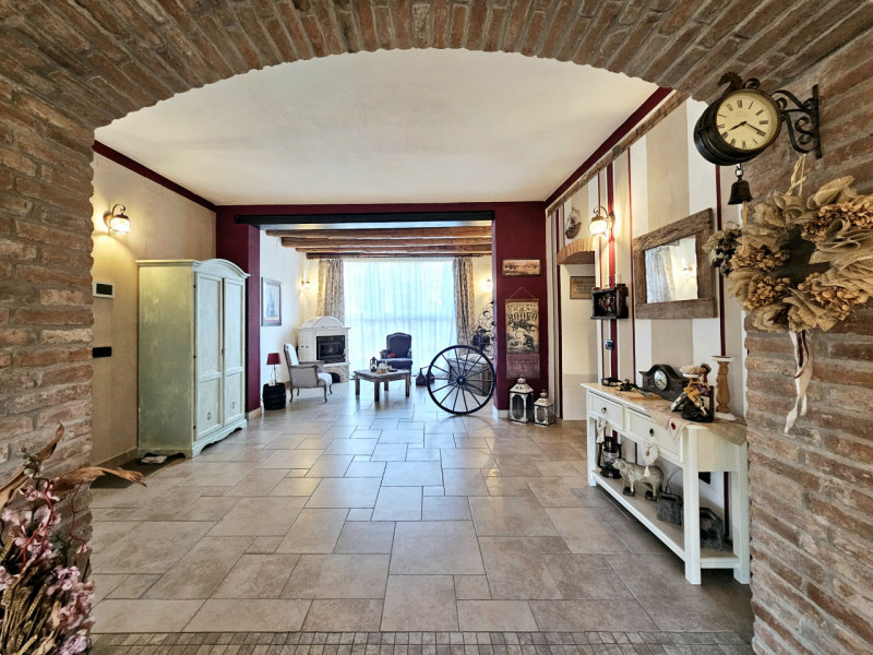 A Monselice, in una zona tranquilla e defilata, ai piedi dei Colli Euganei, proponiamo in vendita...