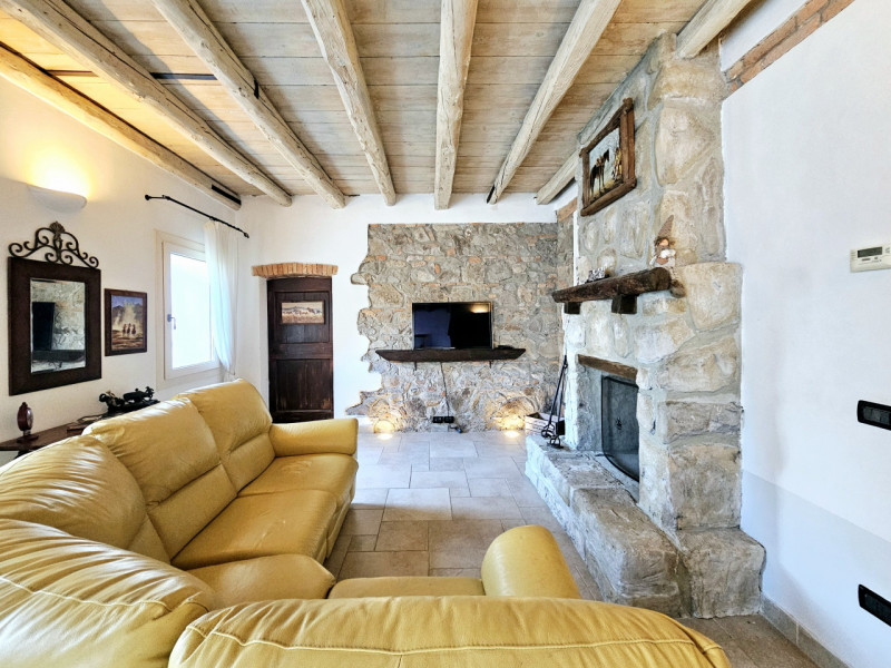 A Monselice, in una zona tranquilla e defilata, ai piedi dei Colli Euganei, proponiamo in vendita...