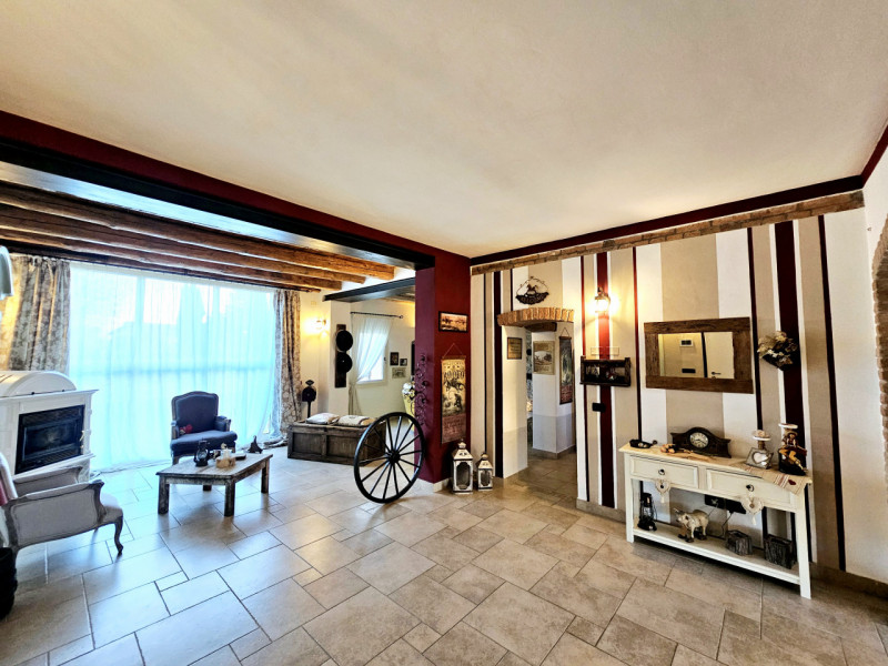 A Monselice, in una zona tranquilla e defilata, ai piedi dei Colli Euganei, proponiamo in vendita...