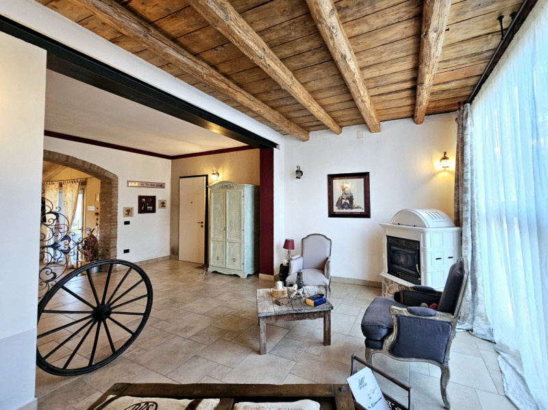 A Monselice, in una zona tranquilla e defilata, ai piedi dei Colli Euganei, proponiamo in vendita...