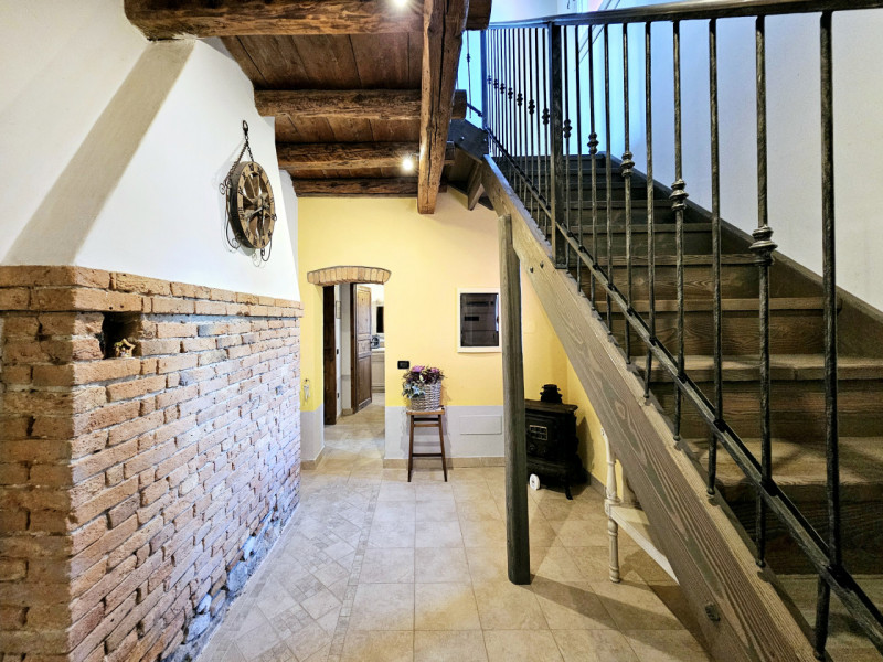 A Monselice, in una zona tranquilla e defilata, ai piedi dei Colli Euganei, proponiamo in vendita...