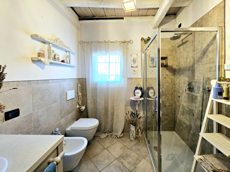 A Monselice, in una zona tranquilla e defilata, ai piedi dei Colli Euganei, proponiamo in vendita...