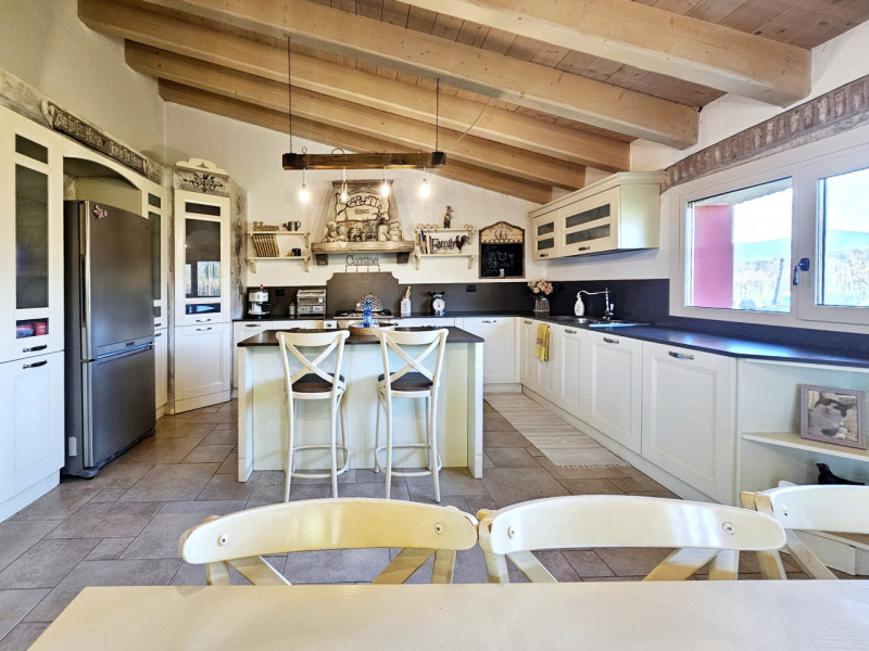 A Monselice, in una zona tranquilla e defilata, ai piedi dei Colli Euganei, proponiamo in vendita...