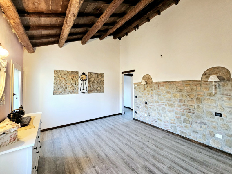 A Monselice, in una zona tranquilla e defilata, ai piedi dei Colli Euganei, proponiamo in vendita...