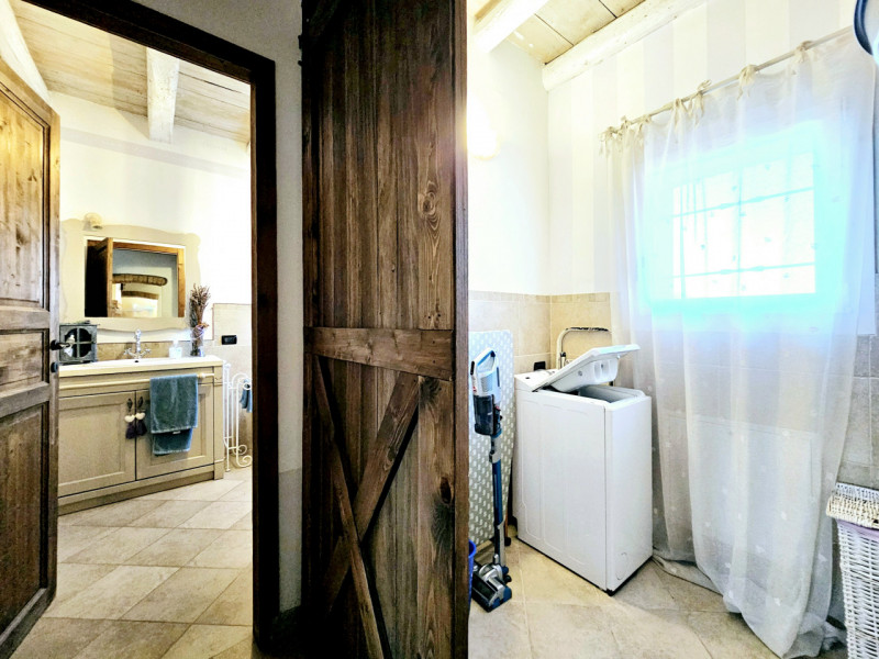 A Monselice, in una zona tranquilla e defilata, ai piedi dei Colli Euganei, proponiamo in vendita...