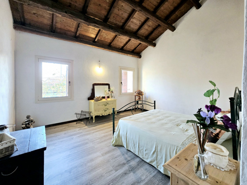 A Monselice, in una zona tranquilla e defilata, ai piedi dei Colli Euganei, proponiamo in vendita...