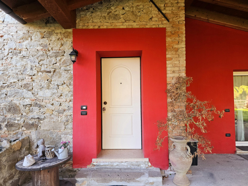 A Monselice, in una zona tranquilla e defilata, ai piedi dei Colli Euganei, proponiamo in vendita...