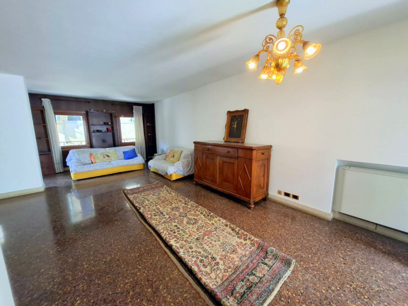 PALAZZETTO INDIPENDENTE IN CENTRO STORICO A PADOVA €.585.000 - rif.GB13-1828
Se stai cercando una...