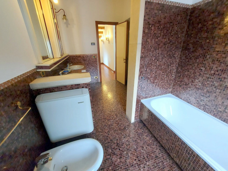 PALAZZETTO INDIPENDENTE IN CENTRO STORICO A PADOVA €.585.000 - rif.GB13-1828
Se stai cercando una...