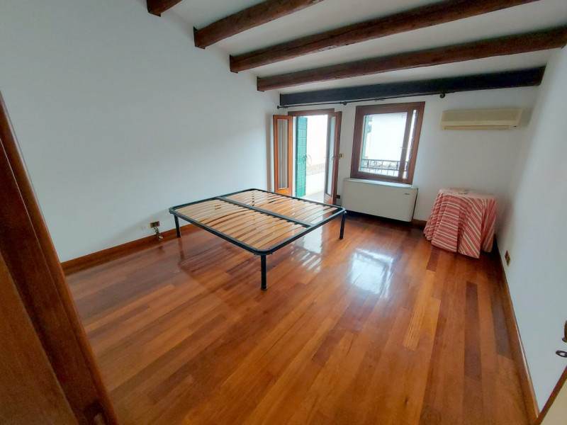 PALAZZETTO INDIPENDENTE IN CENTRO STORICO A PADOVA €.585.000 - rif.GB13-1828
Se stai cercando una...