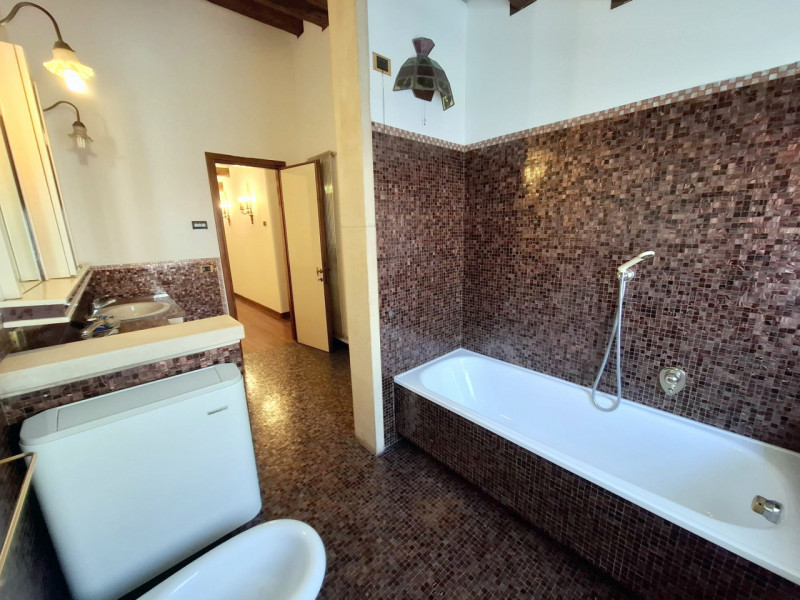 PALAZZETTO INDIPENDENTE IN CENTRO STORICO A PADOVA €.585.000 - rif.GB13-1828

Se stai cercando un...