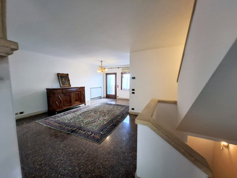 PALAZZETTO INDIPENDENTE IN CENTRO STORICO A PADOVA €.585.000 - rif.GB13-1828

Se stai cercando un...