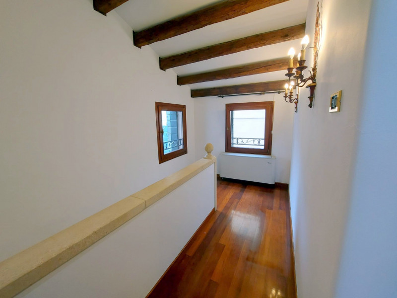 PALAZZETTO INDIPENDENTE IN CENTRO STORICO A PADOVA €.585.000 - rif.GB13-1828

Se stai cercando un...