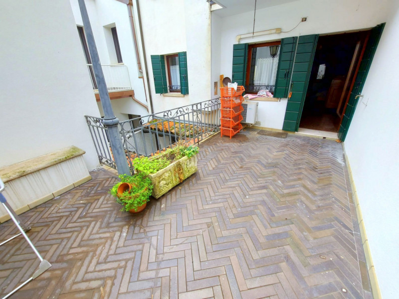 PALAZZETTO INDIPENDENTE IN CENTRO STORICO A PADOVA €.585.000 - rif.GB13-1828

Se stai cercando un...