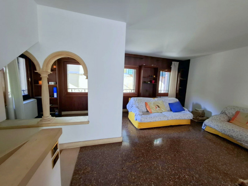 PALAZZETTO INDIPENDENTE IN CENTRO STORICO A PADOVA €.585.000 - rif.GB13-1828

Se stai cercando un...