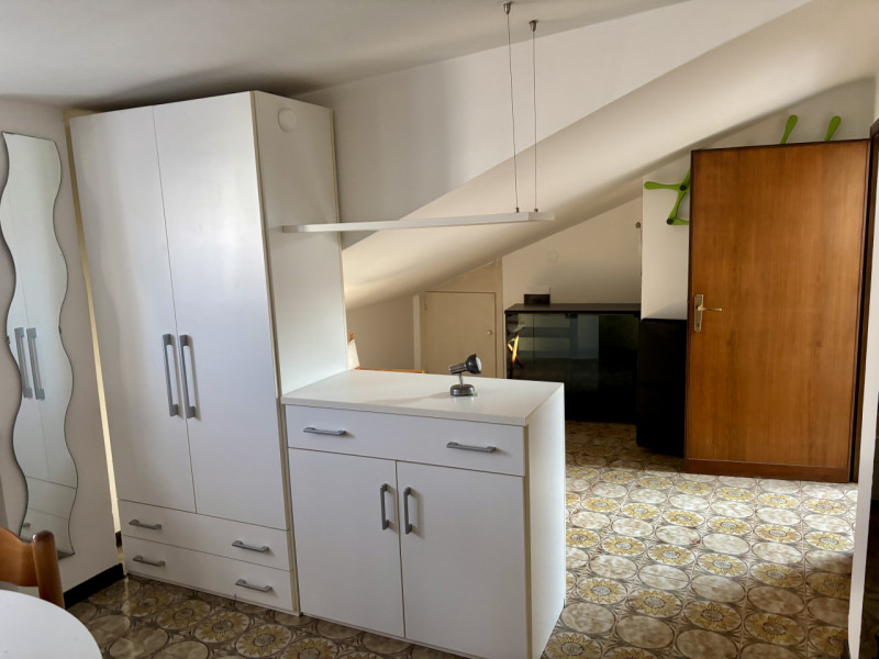 Grazioso monolocale ampio in Via del Portello, ad un passo dalle facoltà, in zona tranquilla e be...