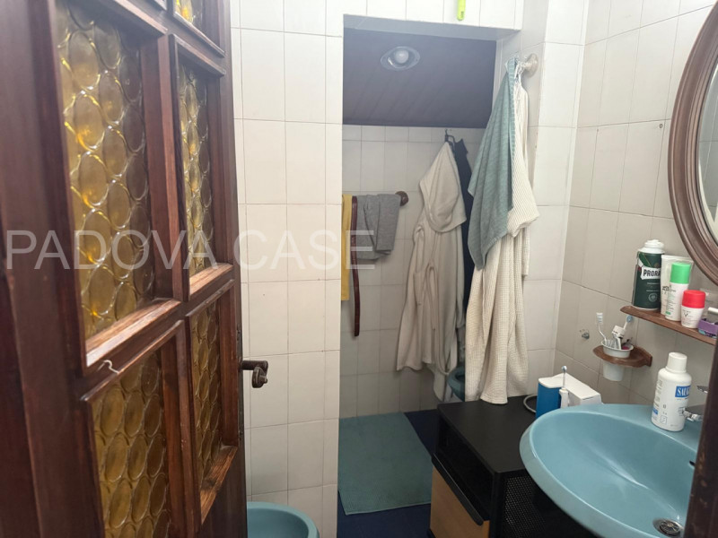 CON CONTRATTO DI AFFITTO IN CORSO 

Scopri questa meravigliosa mansarda open space situata nella ...