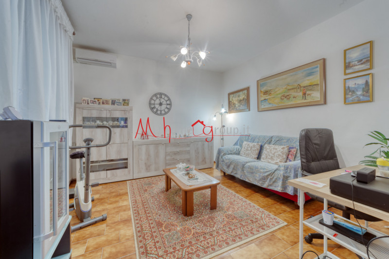 SELVAZZANO DENTRO: Porzione di casa bifamiliare  ristrutturata; si compone di ampio ingresso, sal...