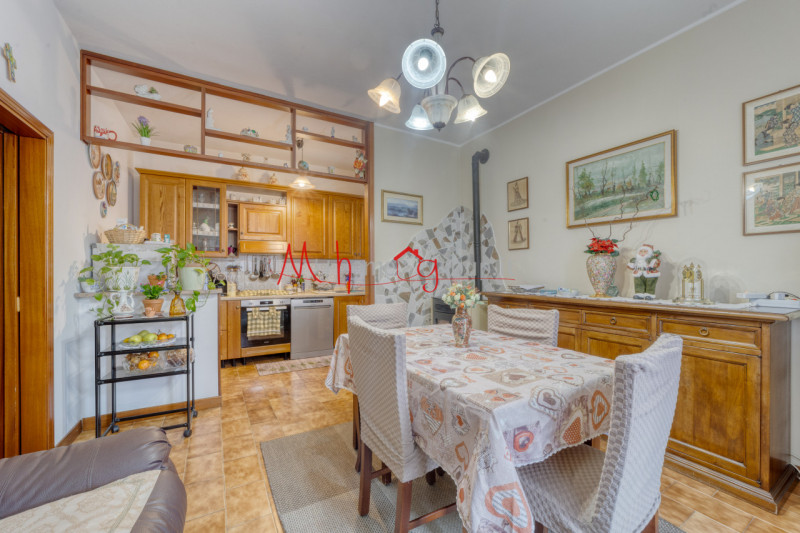 SELVAZZANO DENTRO: Porzione di casa bifamiliare  ristrutturata; si compone di ampio ingresso, sal...