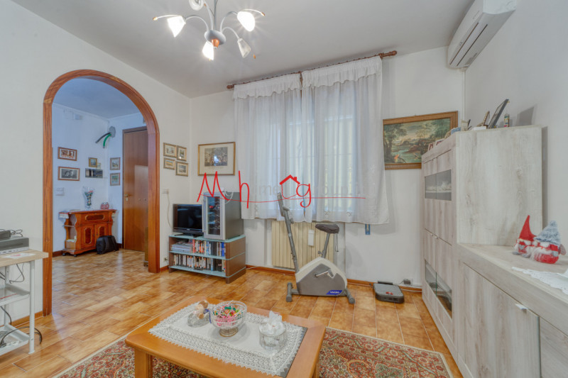 SELVAZZANO DENTRO: Porzione di casa bifamiliare  ristrutturata; si compone di ampio ingresso, sal...