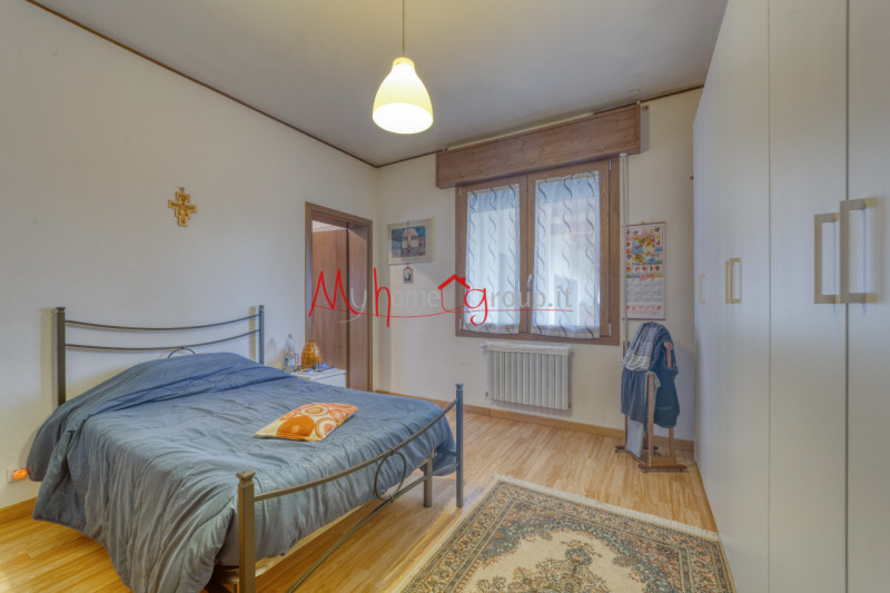 SELVAZZANO DENTRO: Porzione di casa bifamiliare  ristrutturata; si compone di ampio ingresso, sal...