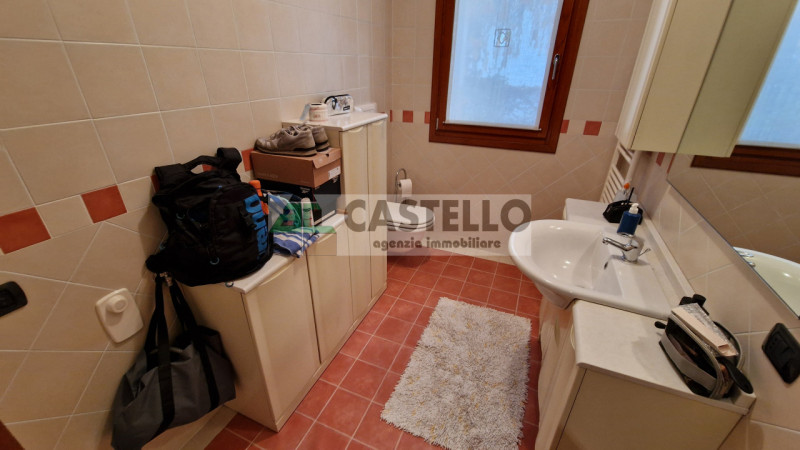 PRESTIGIOSA BIFAMILIARE DI AMPIA METRATURA A SANT’ANDREA DI CAMPODARSEGO

In posizione tranquilla...