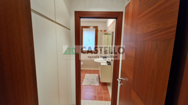 PRESTIGIOSA BIFAMILIARE DI AMPIA METRATURA A SANT’ANDREA DI CAMPODARSEGO

In posizione tranquilla...