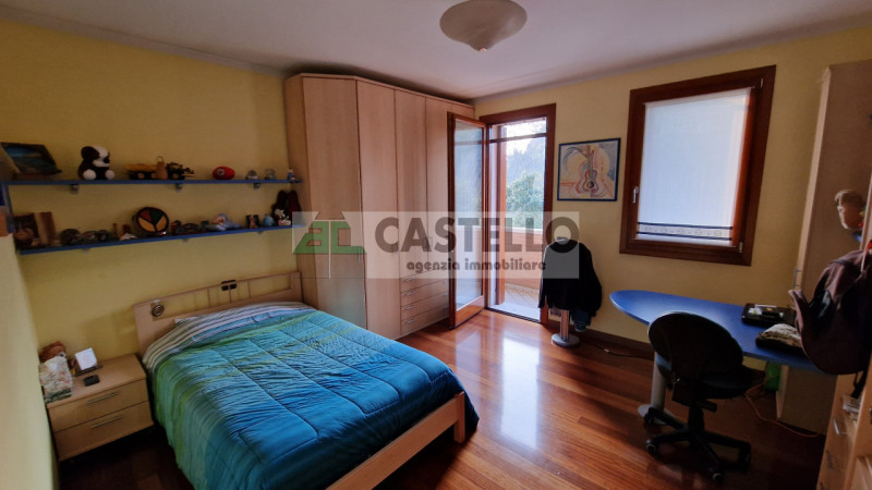 PRESTIGIOSA BIFAMILIARE DI AMPIA METRATURA A SANT’ANDREA DI CAMPODARSEGO

In posizione tranquilla...