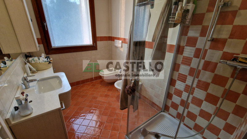 PRESTIGIOSA BIFAMILIARE DI AMPIA METRATURA A SANT’ANDREA DI CAMPODARSEGO

In posizione tranquilla...