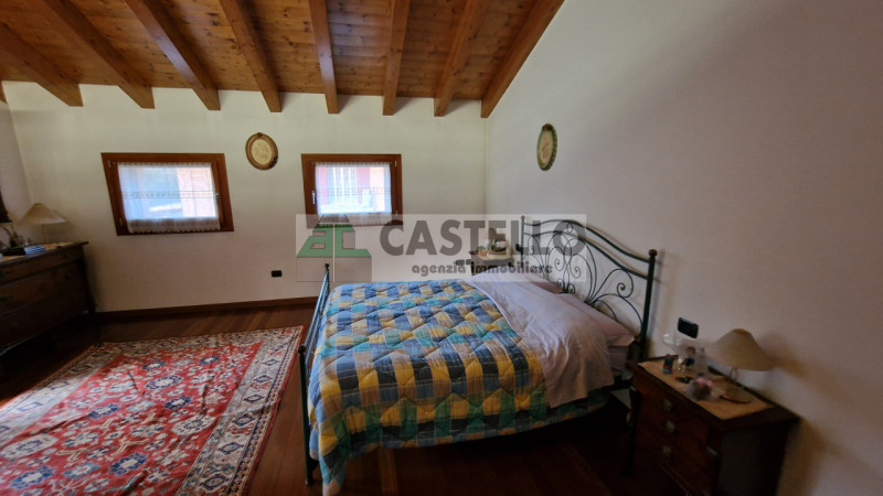 PRESTIGIOSA BIFAMILIARE DI AMPIA METRATURA A SANT’ANDREA DI CAMPODARSEGO

In posizione tranquilla...