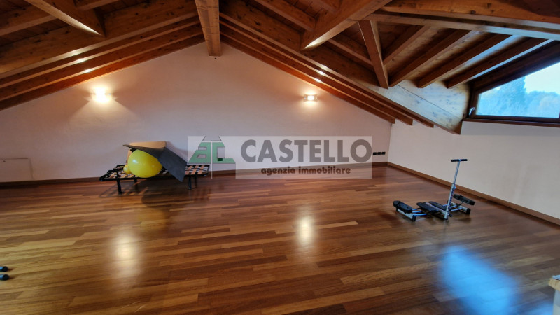 PRESTIGIOSA BIFAMILIARE DI AMPIA METRATURA A SANT’ANDREA DI CAMPODARSEGO

In posizione tranquilla...