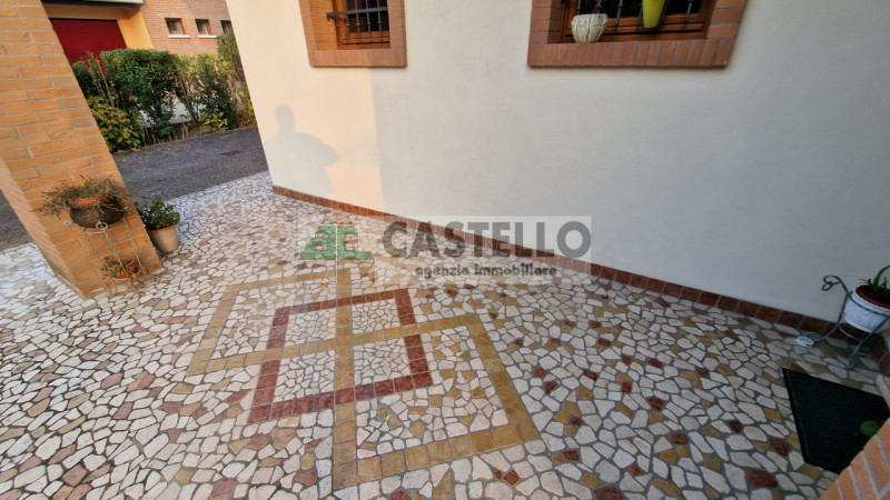 PRESTIGIOSA BIFAMILIARE DI AMPIA METRATURA A SANT’ANDREA DI CAMPODARSEGO

In posizione tranquilla...