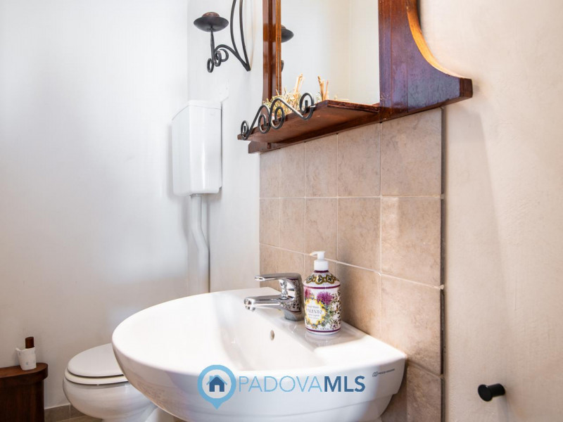 Immobile in esclusiva al Gruppo Padova MLS

Proponiamo mezza bifamiliare che rappresenta una comb...