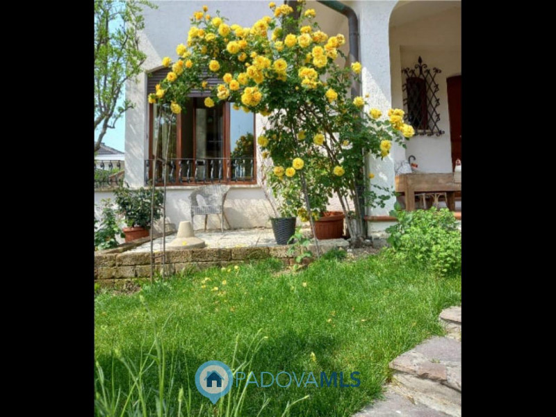 Immobile in esclusiva al Gruppo Padova MLS

Proponiamo mezza bifamiliare che rappresenta una comb...