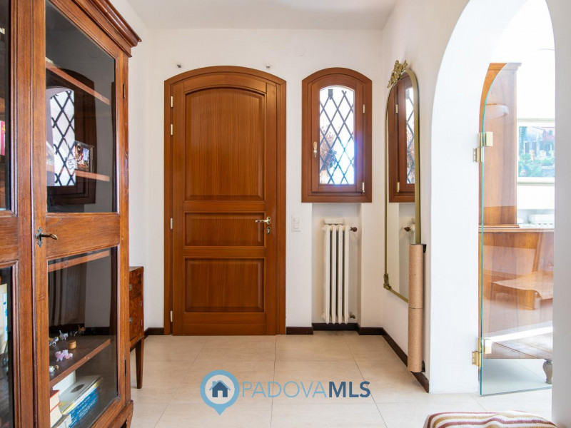 Immobile in esclusiva al Gruppo Padova MLS

Proponiamo mezza bifamiliare che rappresenta una comb...