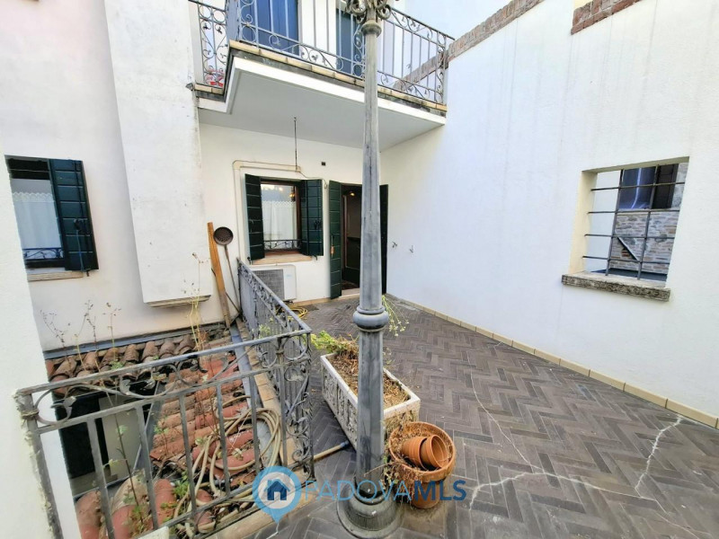 Palazzetto indipendente nel cuore del Centro Storico di Padova – Eleganza, privacy e charme senza...