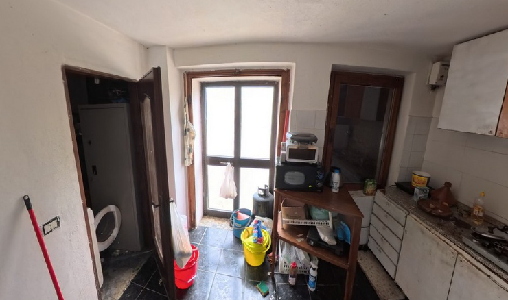 Rif. A.A.03-24

Vendita all'asta - fabbricato in linea di testa su 3 piani in data 23 dicembre 20...