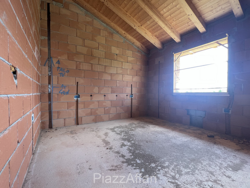 Di nuova costruzione e in classe A4 (impiantistica di nuova generazione) si propone villa singola...