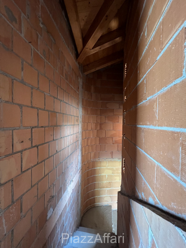 Di nuova costruzione e in classe A4 (impiantistica di nuova generazione) si propone villa singola...