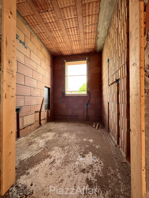 Di nuova costruzione e in classe A4 (impiantistica di nuova generazione) si propone villa singola...