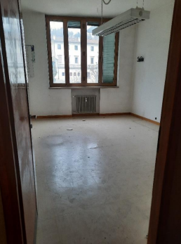 Rif. A.A.5-25

Vendita all'asta - ufficio al 2° piano in data 18 dicembre 2025

Descrizione: trat...