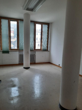 Rif. A.A.5-25

Vendita all'asta - ufficio al 2° piano in data 18 dicembre 2025

Descrizione: trat...