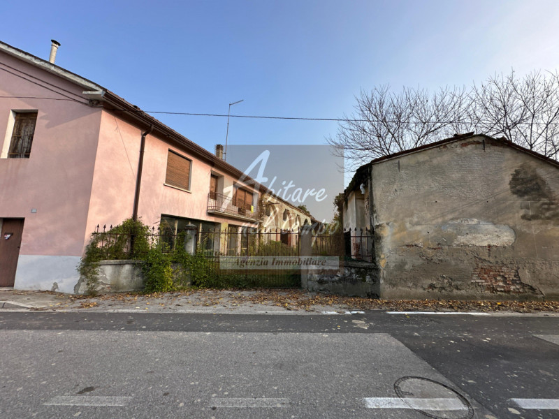 FONTANIVA (PD) - FRAZ. SAN GIORGIO IN BRENTA 

In esclusiva proponiamo un rustico storico di gran...