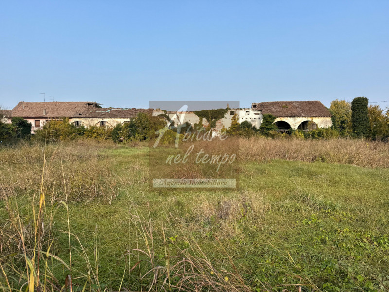 FONTANIVA (PD) - FRAZ. SAN GIORGIO IN BRENTA 

In esclusiva proponiamo un rustico storico di gran...