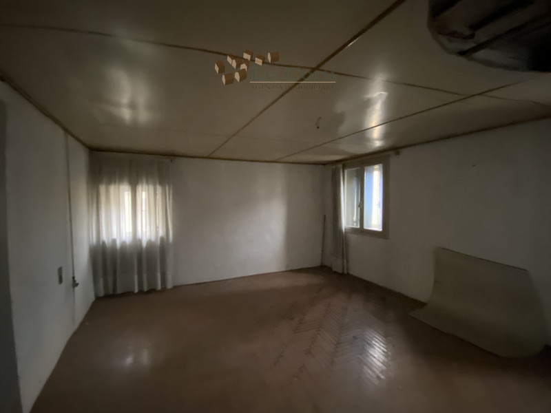 In una posizione centrale e strategica, nel cuore di Lonigo, proponiamo in vendita un'affascinant...