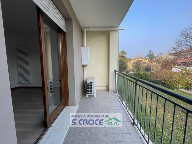 Nelle immediate vicinanze del centro di Abano Terme proponiamo in vendita un appartamento al prim...