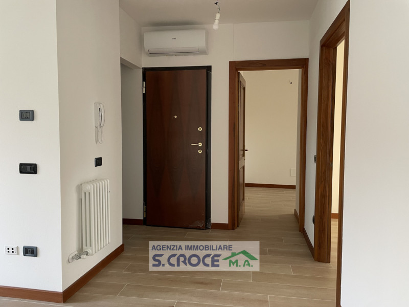 Nelle immediate vicinanze del centro di Abano Terme proponiamo in vendita un appartamento al prim...